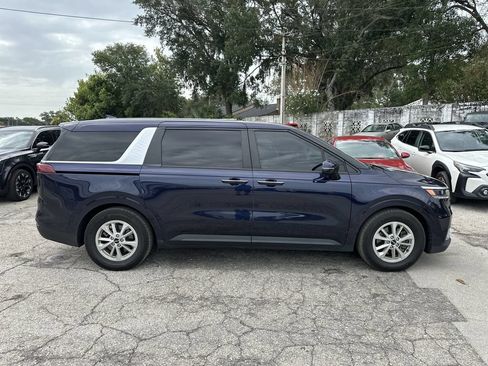 Certified 2024 Kia Carnival LX FWD image 3