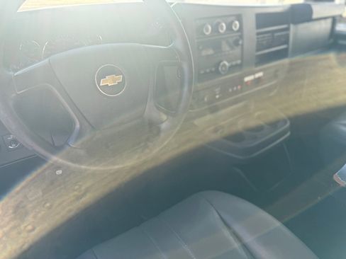 Used 2014 Chevrolet Express 2500 image 9