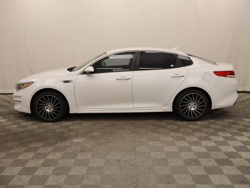 Used 2018 Kia Optima LX w/ 17" Alloy Wheels Package FWD image 2