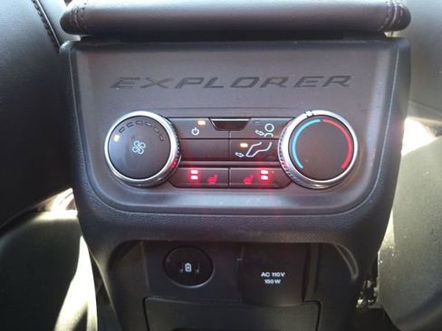 Used 2025 Ford Explorer Platinum w/ LUX Leather Package image 23