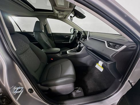 Used 2025 Toyota RAV4 XLE w/ Convenience Package FWD image 32