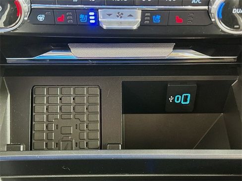 Used 2024 Ford F250 Lariat w/ Chrome Package image 19