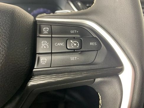 Used 2025 Jeep Grand Cherokee Altitude AWD/4WD image 29