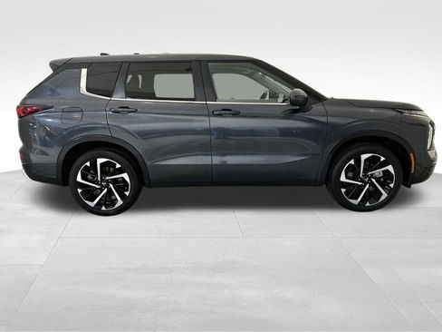 Used 2024 Mitsubishi Outlander SE image 6
