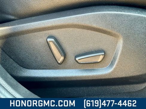 Used 2024 Ford Edge Titanium image 24