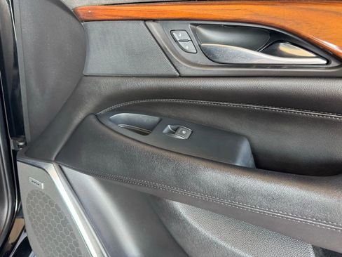 Used 2017 Cadillac Escalade Luxury image 31