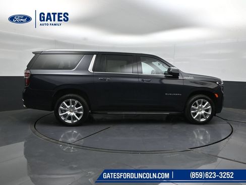 Used 2022 Chevrolet Suburban High Country AWD/4WD image 3
