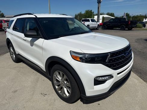 Used 2020 Ford Explorer XLT w/ Equipment Group 202A AWD/4WD image 3