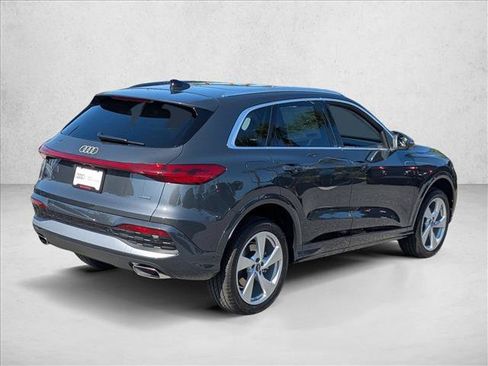 Used 2025 Audi Q5 Premium Plus w/ Premium Plus AWD/4WD image 2