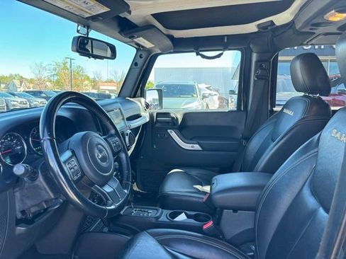 Used 2016 Jeep Wrangler Unlimited Sahara w/ Connectivity Group AWD/4WD image 10