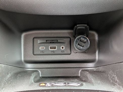 Used 2024 Chevrolet Equinox Premier FWD image 36