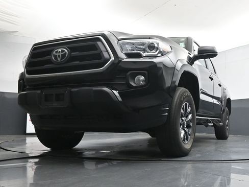Used 2023 Toyota Tacoma SR5 AWD/4WD image 34