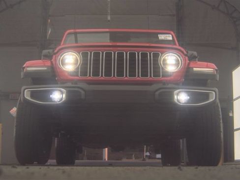 Used 2025 Jeep Wrangler Unlimited Sahara w/ Safety Group AWD/4WD image 6