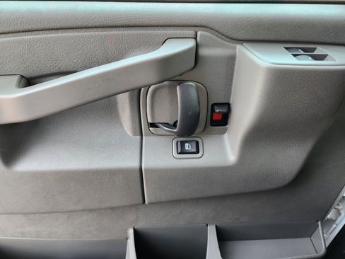 New 2025 Chevrolet Express 3500 image 30