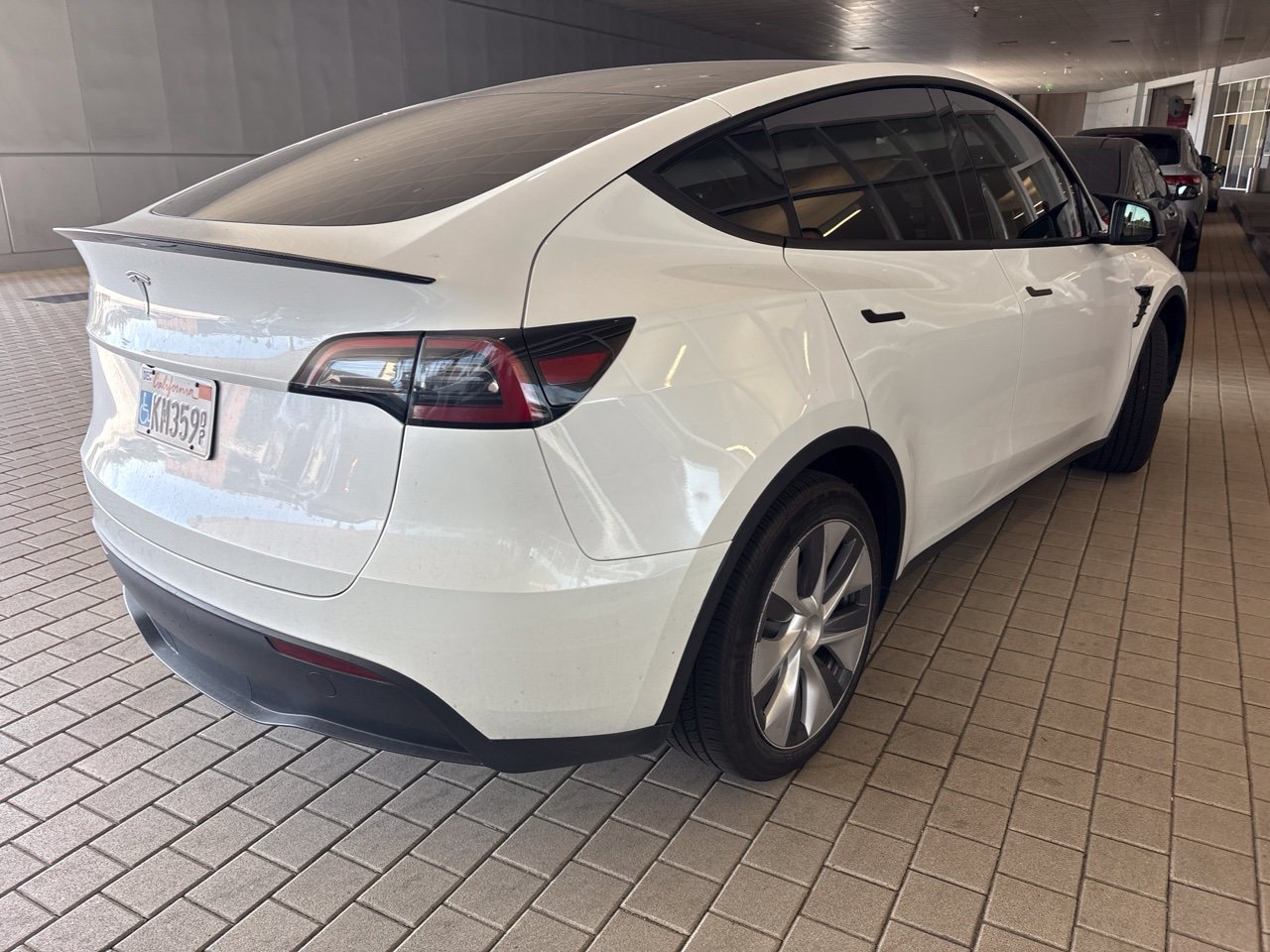 Used 2023 Tesla Model Y 2WD image 4