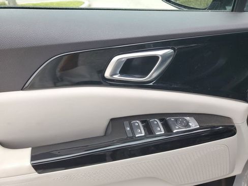 Certified 2024 Kia Carnival EX image 17