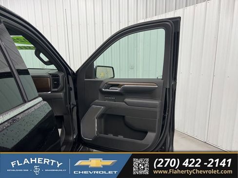 Used 2025 Chevrolet Silverado 1500 High Country AWD/4WD image 14