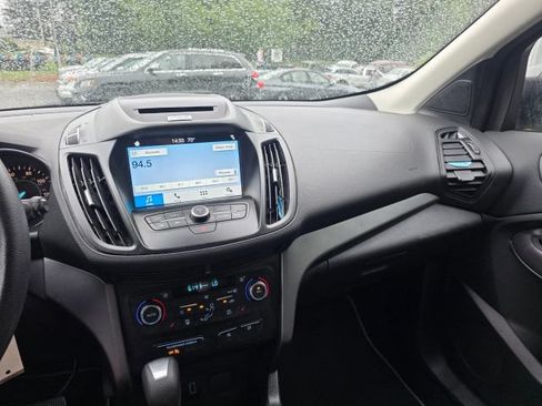 Used 2017 Ford Escape SE w/ Equipment Group 201A FWD image 16