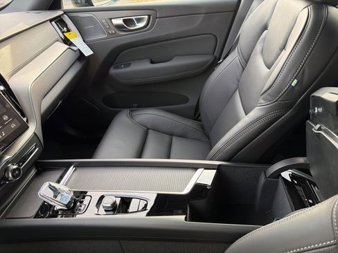 New 2026 Volvo XC60 B5 Ultra w/ Climate Package image 29