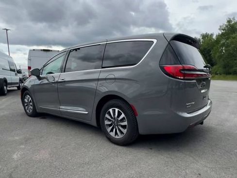 Used 2022 Chrysler Pacifica Limited FWD image 6