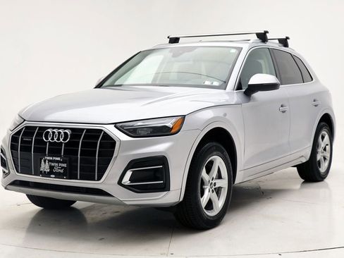 Used 2023 Audi Q5 2.0T Premium w/ Convenience Package AWD/4WD image 2