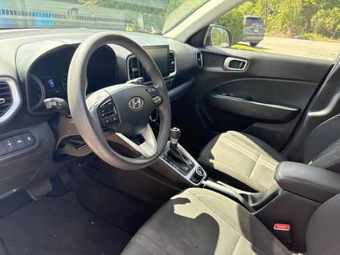 Used 2020 Hyundai Venue SEL FWD image 5