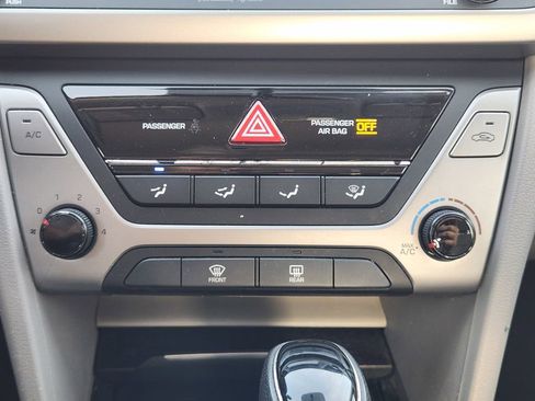 Used 2017 Hyundai Elantra SE image 18