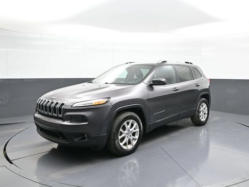 Used 2015 Jeep Cherokee Latitude AWD/4WD image 10
