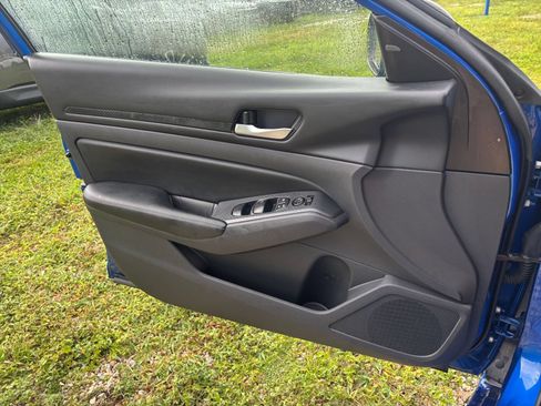 Used 2025 Nissan Altima 2.5 SV FWD image 18