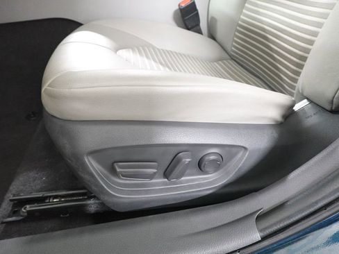 Used 2021 Toyota Camry SE image 10