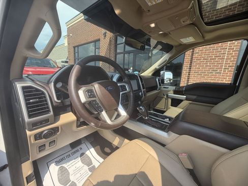 Used 2018 Ford F150 Lariat w/ Equipment Group 502A Luxury AWD/4WD image 17