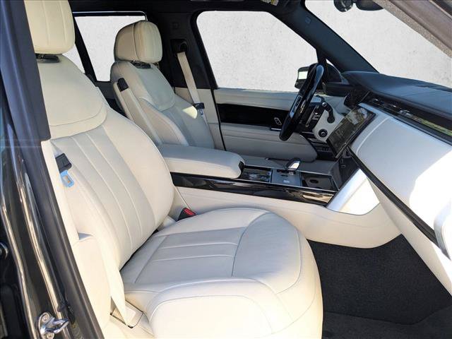 Certified 2025 Land Rover Range Rover SE AWD/4WD image 17