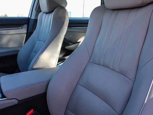 Used 2018 Honda Accord Touring image 24