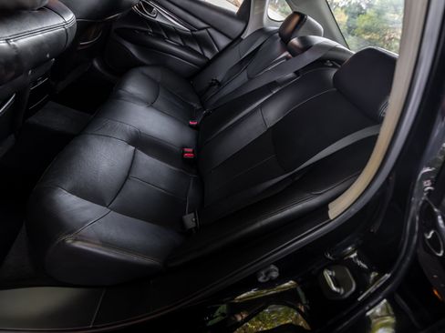 Used 2019 INFINITI Q70 Luxe RWD image 15