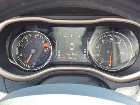 Used 2016 Jeep Cherokee Latitude w/ Comfort/Convenience Group FWD image 17