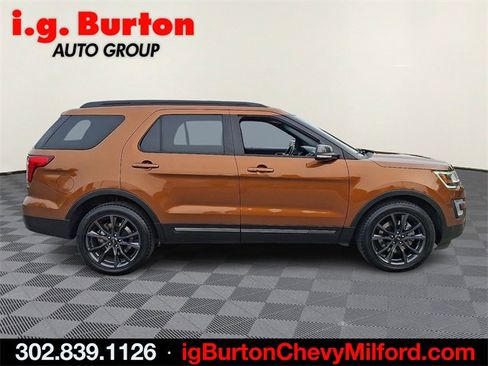 Used 2017 Ford Explorer XLT w/ Equipment Group 202A image 7