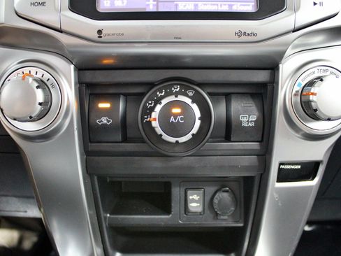 Used 2015 Toyota 4Runner SR5 AWD/4WD image 15
