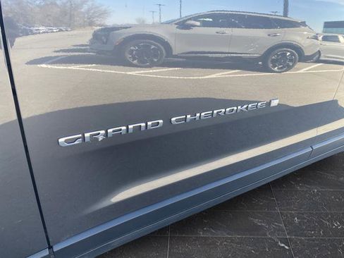Used 2022 Jeep Grand Cherokee L Limited AWD/4WD image 47