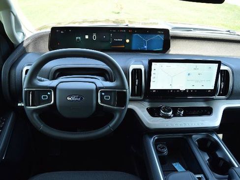 Certified 2025 Ford Expedition Active AWD/4WD image 16