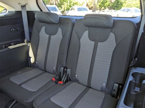 Certified 2025 Kia Sorento LX image 19