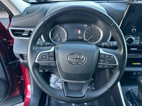 Used 2023 Toyota Highlander XLE image 20