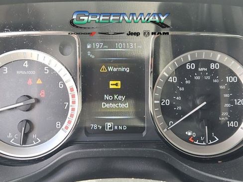 Used 2017 Nissan Titan SV image 18