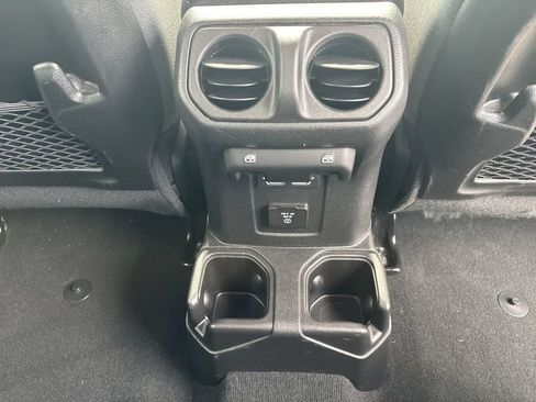 Used 2024 Jeep Wrangler Unlimited Rubicon AWD/4WD image 25