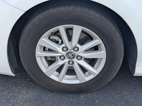 Used 2025 Toyota Camry LE FWD image 13