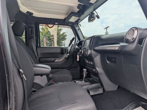 Used 2015 Jeep Wrangler Unlimited Sport w/ Quick Order Package 24S AWD/4WD image 14