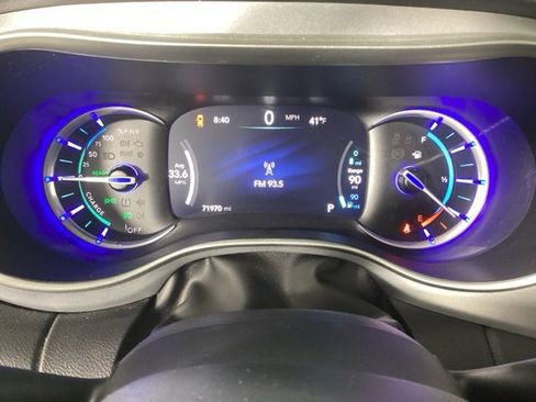 Used 2020 Chrysler Pacifica Touring-L image 28