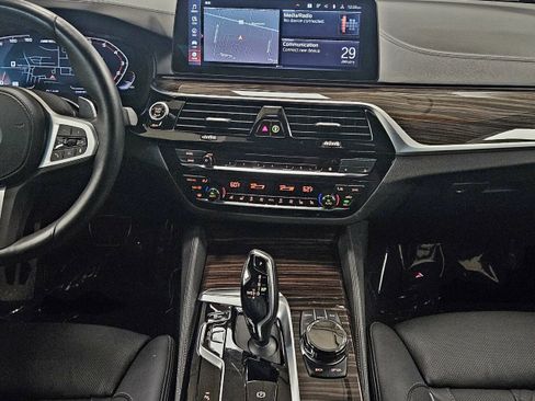 Used 2023 BMW M550i xDrive M550i xDrive w/ Dynamic Handling Package image 14