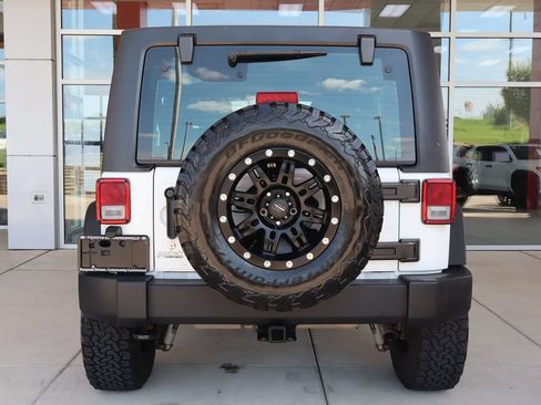 Used 2018 Jeep Wrangler Unlimited Sport w/ Connectivity Group AWD/4WD image 7