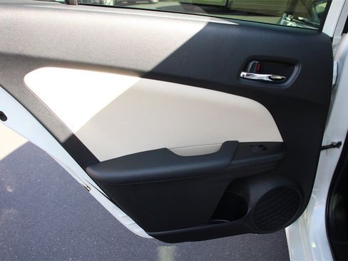 Used 2019 Toyota Prius XLE image 10