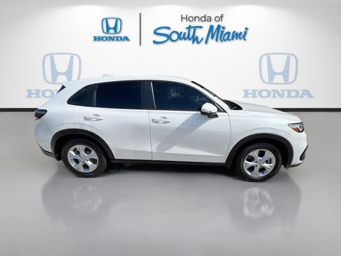 Used 2025 Honda HR-V LX image 8
